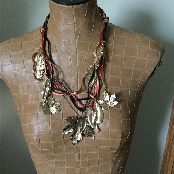 Autumn Leaf Neck - Picture 3 of 5